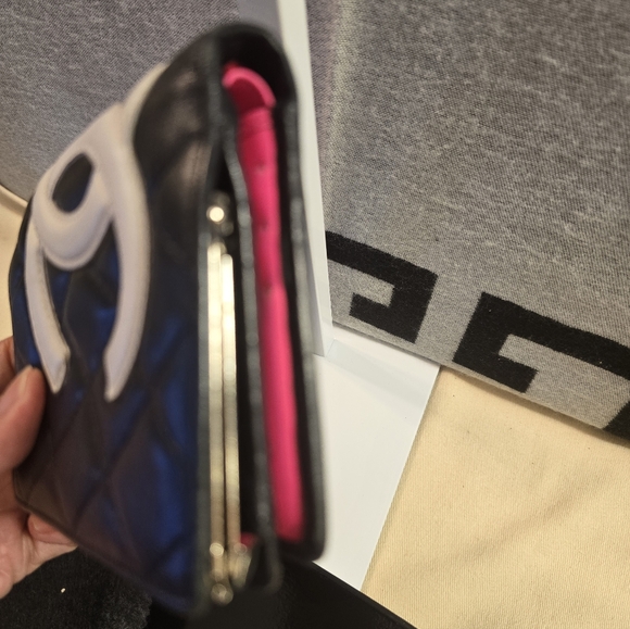 CHANEL Black and White Quilted Wallet - Picture 9 of 11